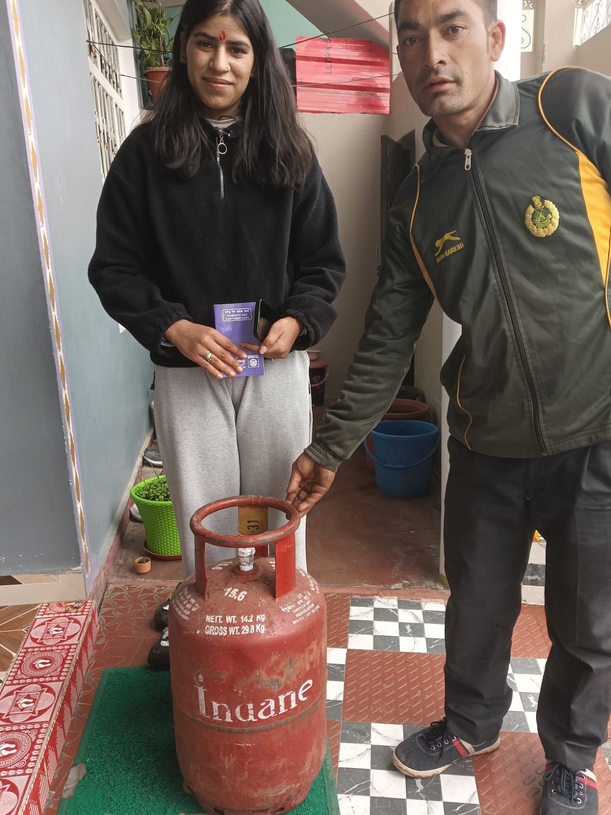 पिथौरागढ़ में गैस सिलेंडरों की होम डिलीवरी शुरू, आमजन को मिली बड़ी राहत